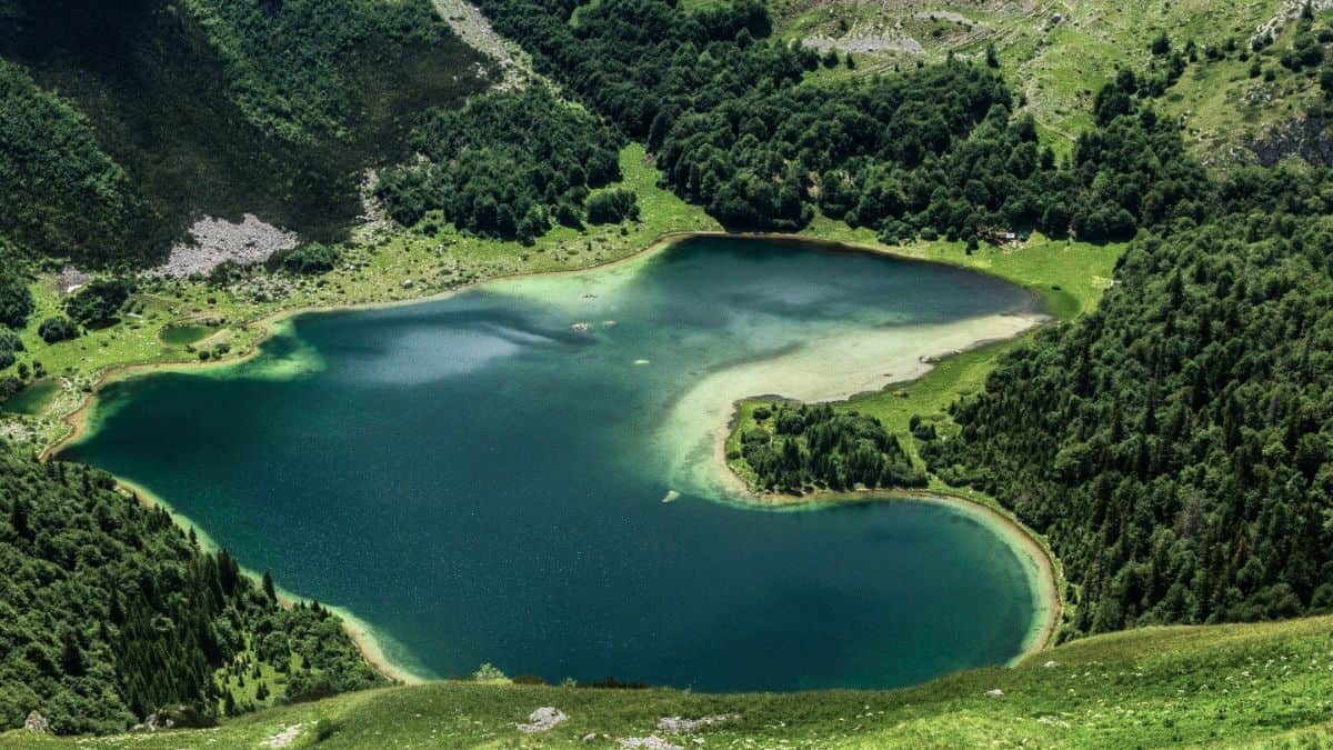 Heart Shaped Natural Wonders Around The World You Can Actually Visit