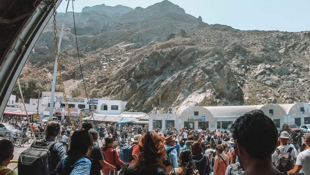 Crowds at Athinios port