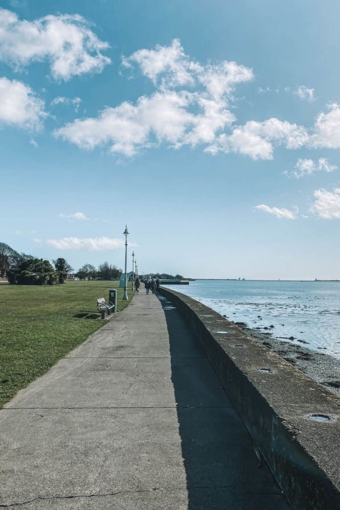 Clontarf Promenade with view on Dublin Bay
