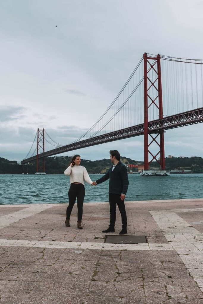 couple in front of Ponte 25 de Abril in Lisbon 63