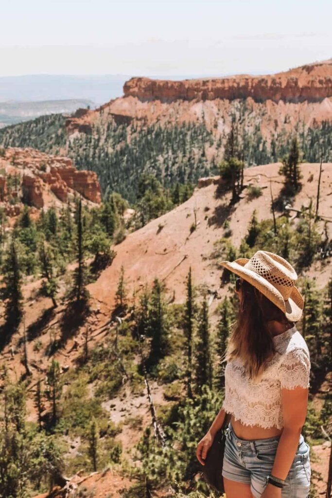 Marie in front of Bryce Canyon
