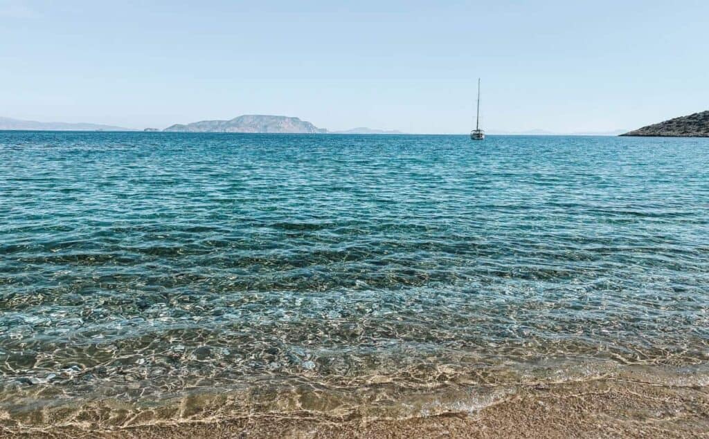 The beach in Greece on Ios Island, the perfect place for one of our beach dates