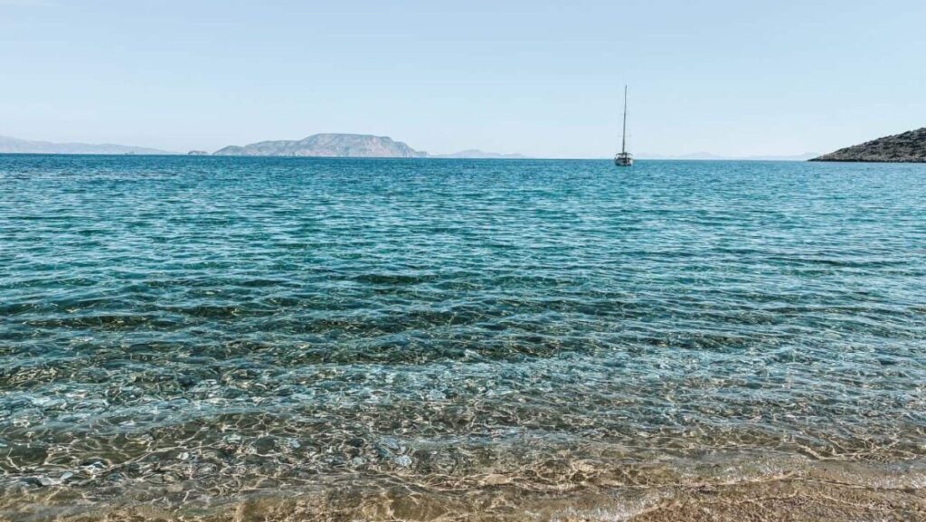 The beach in Greece on Ios Island, the perfect place for one of our beach dates