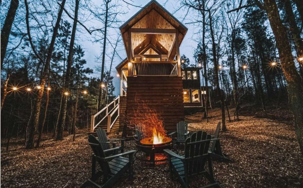 A true hideaway for lovers, one of our favorite romantic cabins in Oklahoma