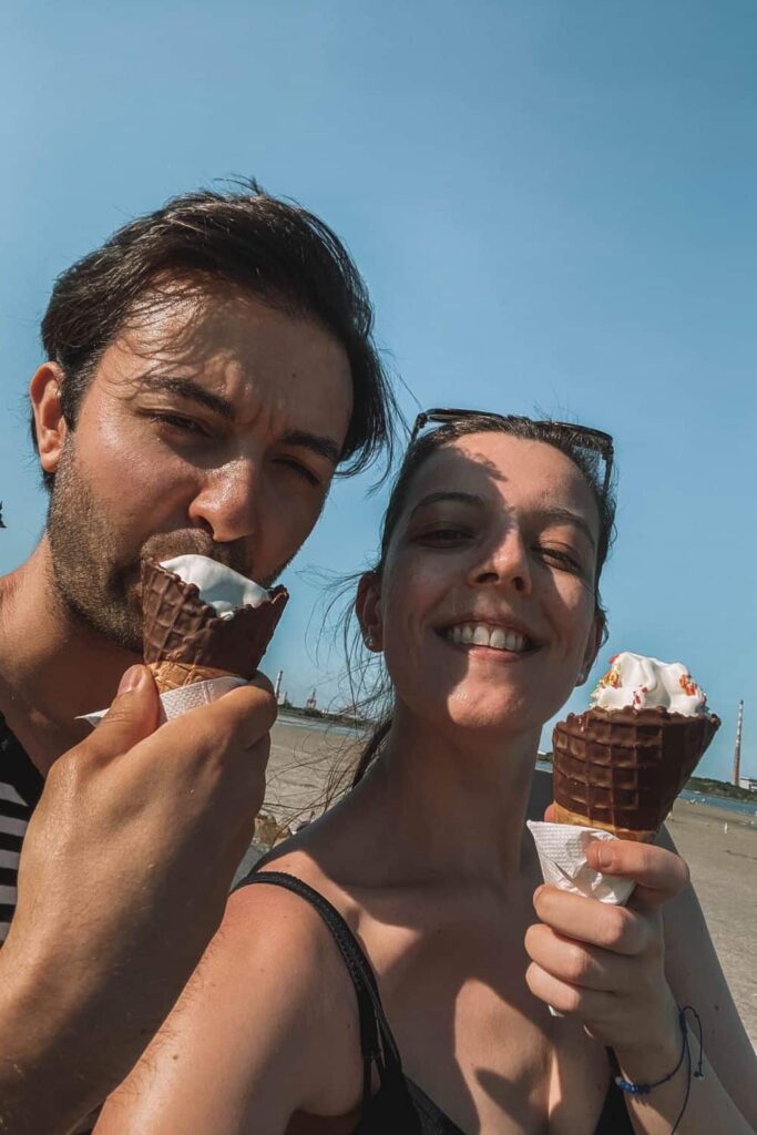 Use eating ice cream, a good opportunity to ask funny questions for first date conversations