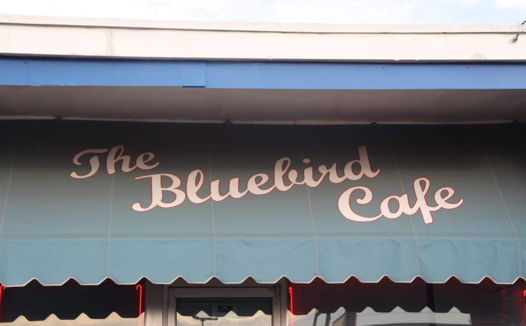 How to get a seat at the Bluebird Cafe_ Read our guide to find out