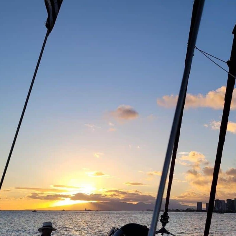 Catamaran cruise from Park shore Waikiki to see the sunset
