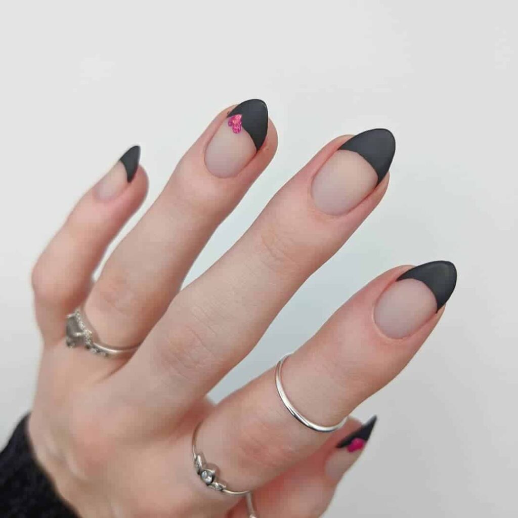 Not so pink Valentine's Day nails by @torimnails