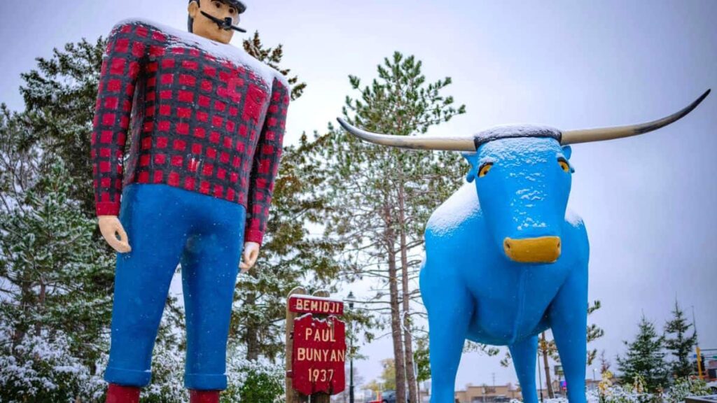 Paul Bunyan and Babe the Blue Ox Statues, Minnesota