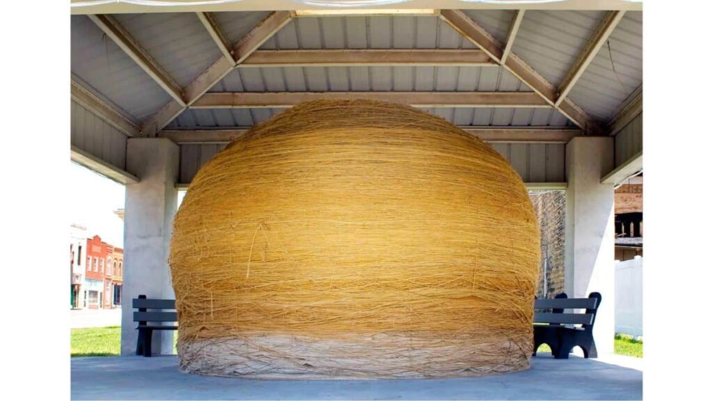 The Largest Ball of Twine, Kansas