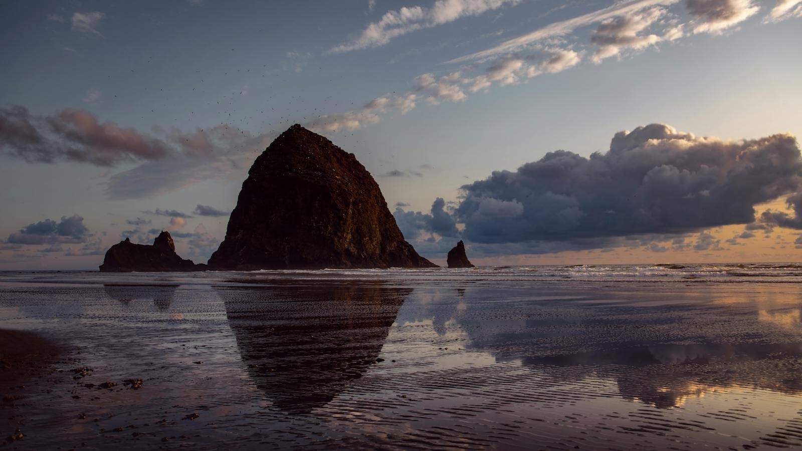 Cannon Beach Oregon USA pexels-tim-mossholder-3308741