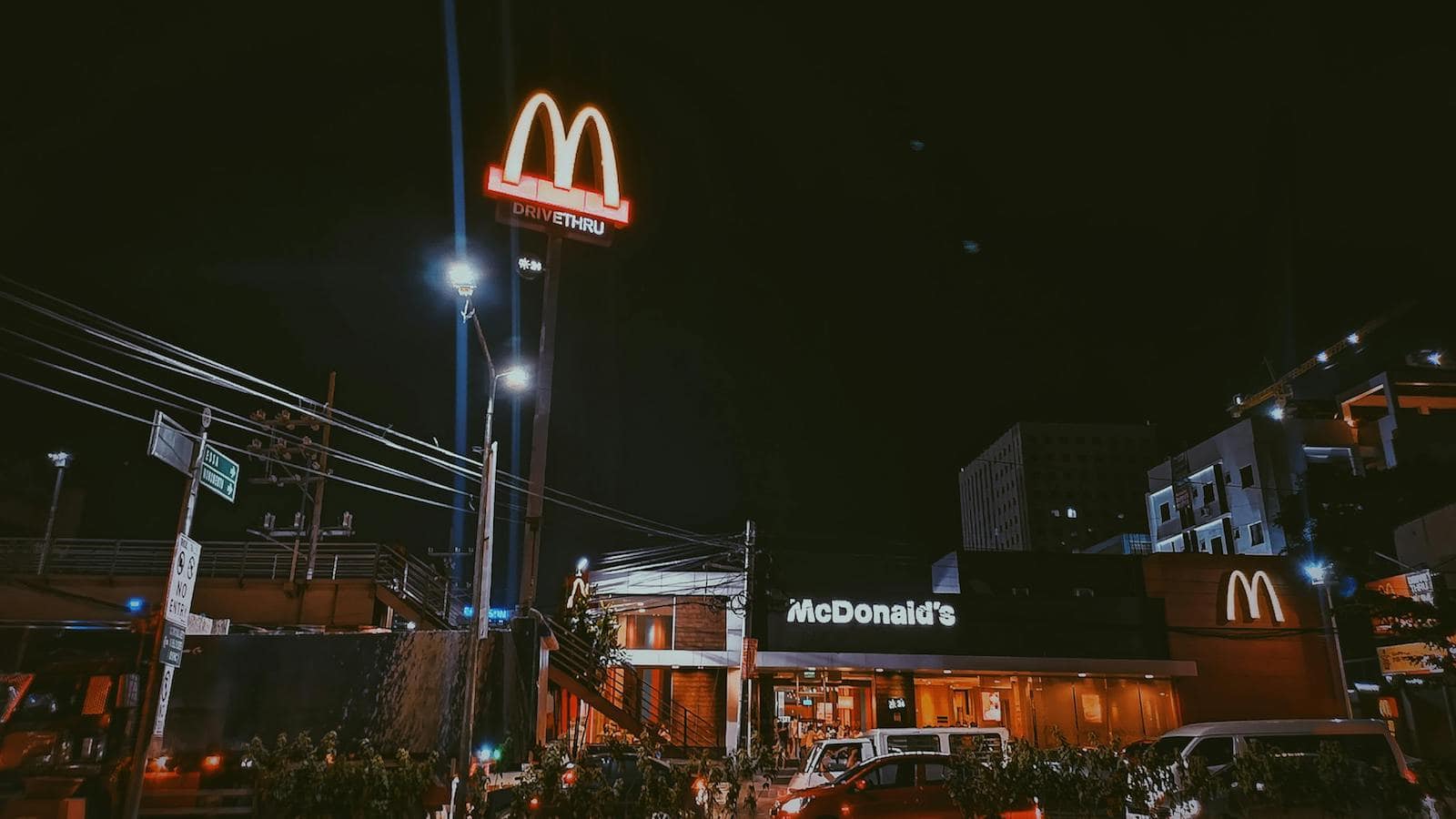 fast food mcdonald pexels-mikechie-esparagoza-1656225