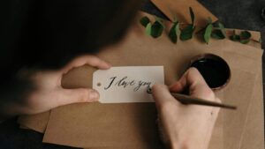 20 Tips For Writing A Love Letter (With Template)