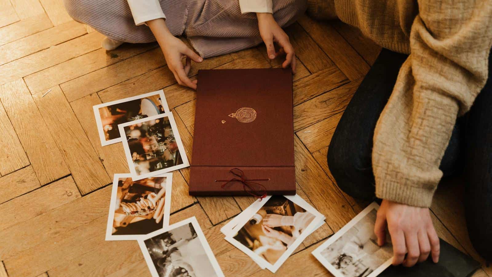 photo album photos pexels-cottonbro-studio-6074059