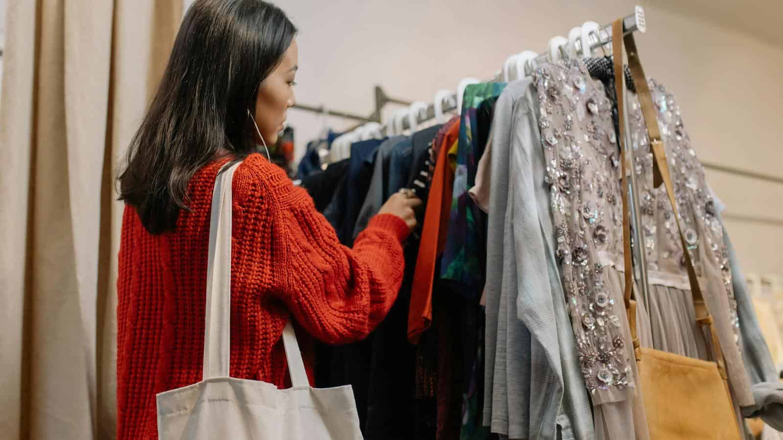 shopping, thrifting pexels-cottonbro-studio-6068969