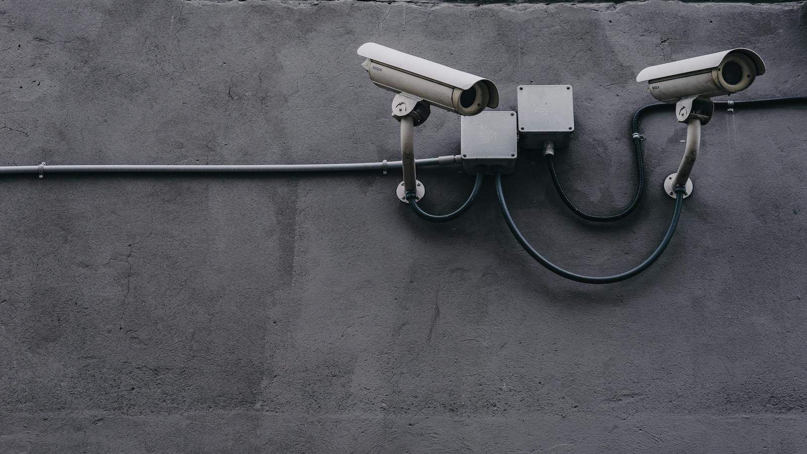 surveillance camera safe pexels-scott-webb-430208