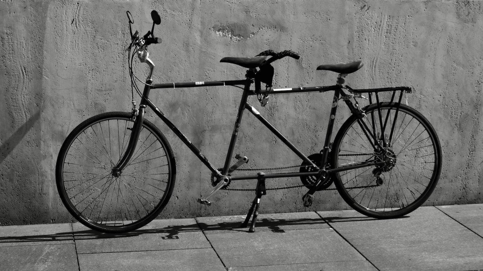 tandem bike pexels-efrem-efre-13700926