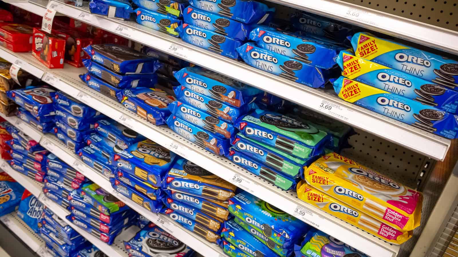 Oreo aisle grocery sweets snack supermarket The Image Party _ Shutterstock.com shutterstock_1354136549