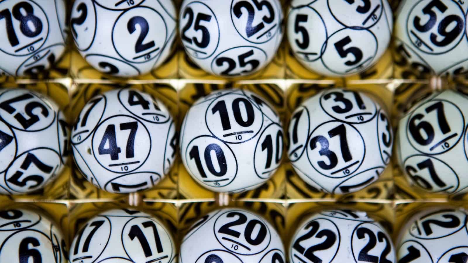 bingo game couples shutterstock_2397545437.jpg.crdownload