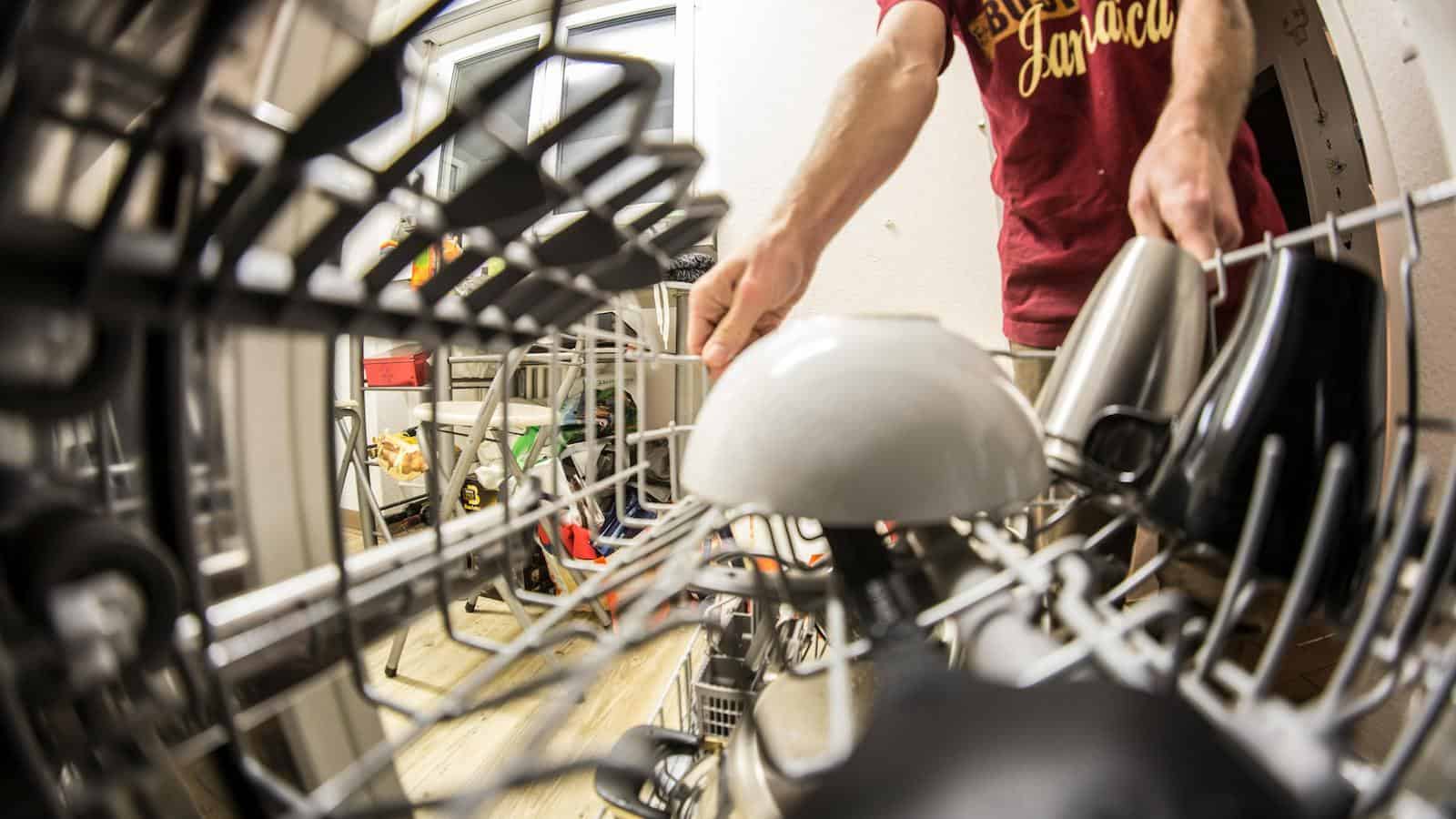 dishwasher pexels-wendelin-jacober-1447956