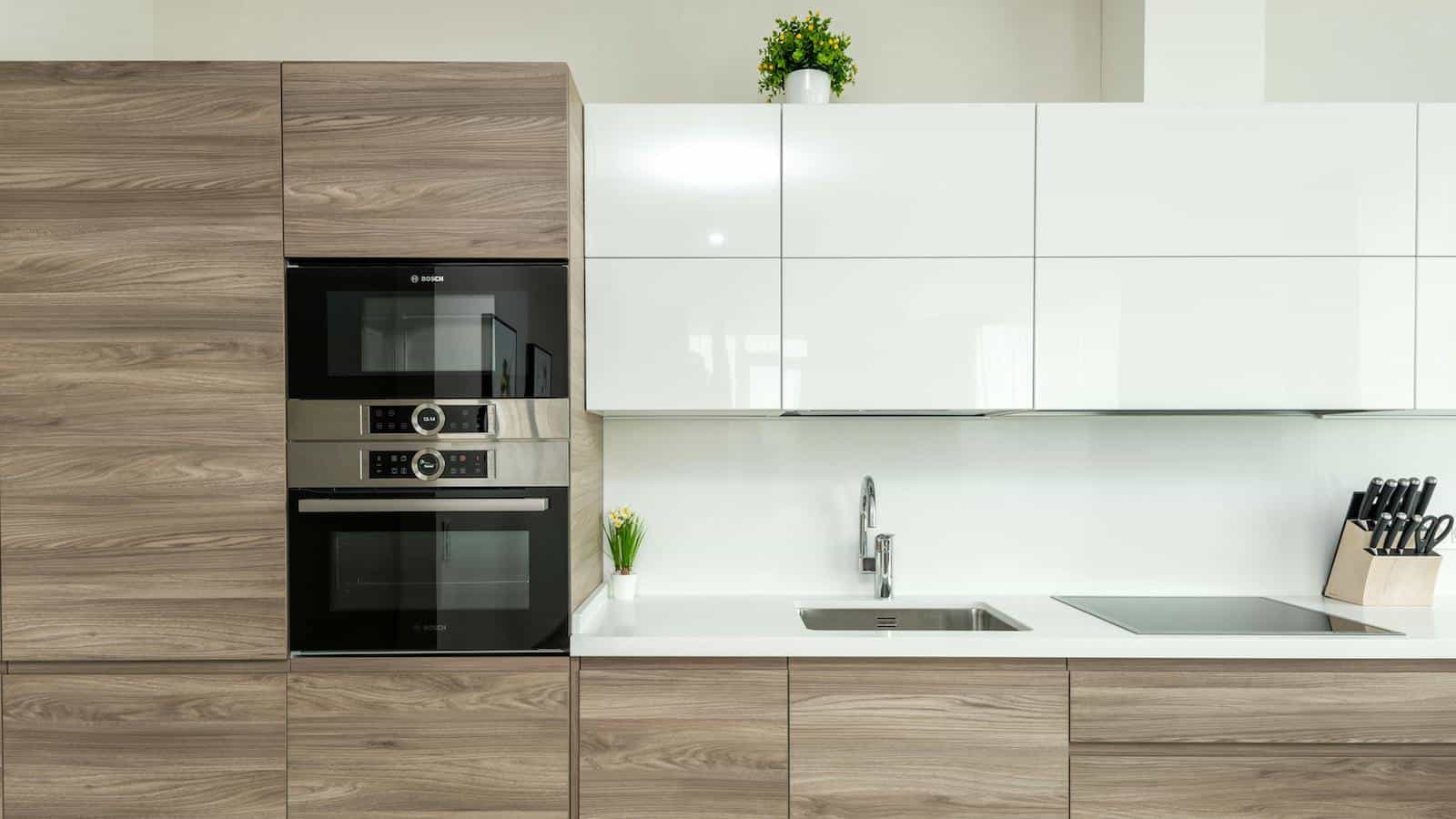 kitchen sink microwave pexels-max-vakhtbovycn-7060820
