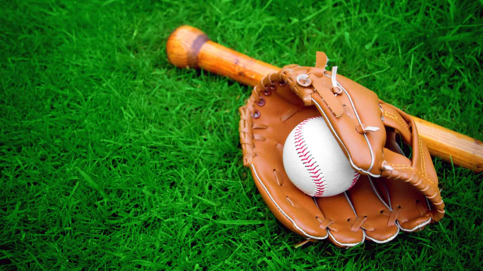 softball baseball sport shutterstock_105468767