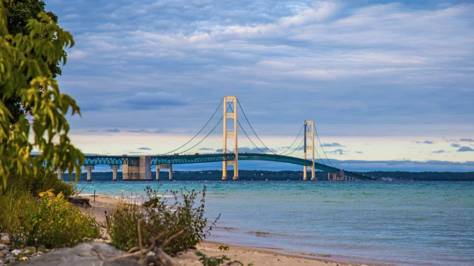 Mackinac Bridge (Mackinaw City, Michigan shutterstock_1190464609.jpg.crdownloadresized