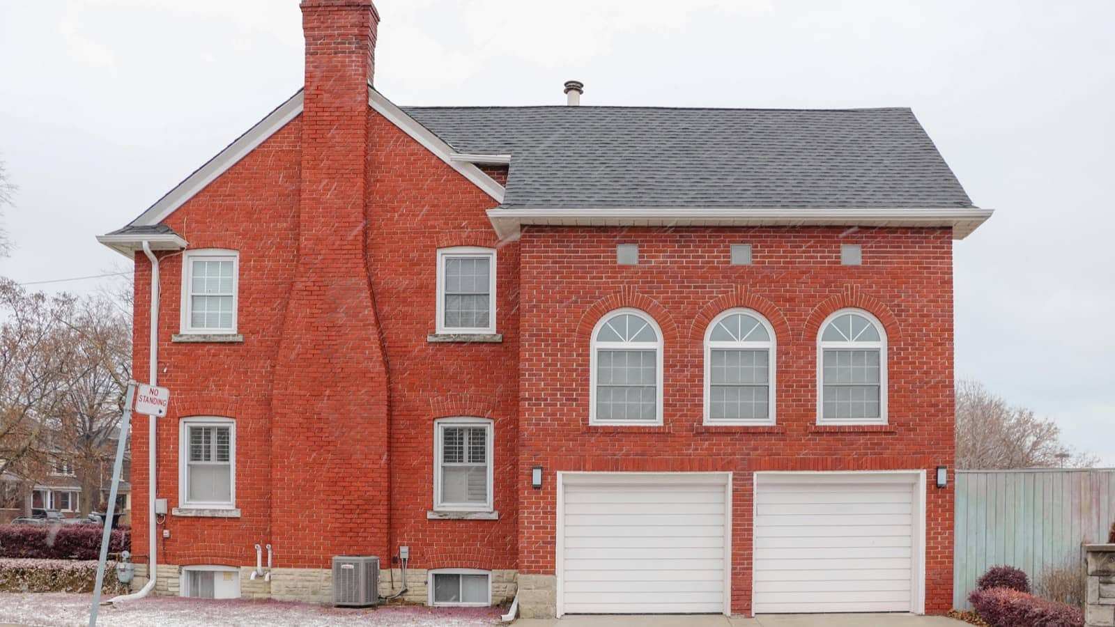 brick house pexels-designecologist-3631733resized