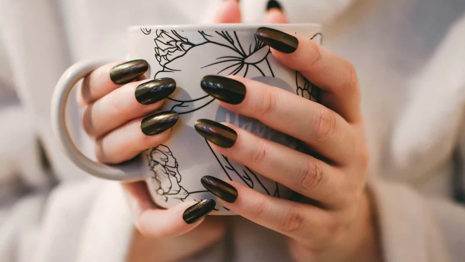 nails pexels-fotios-photos-851219resized