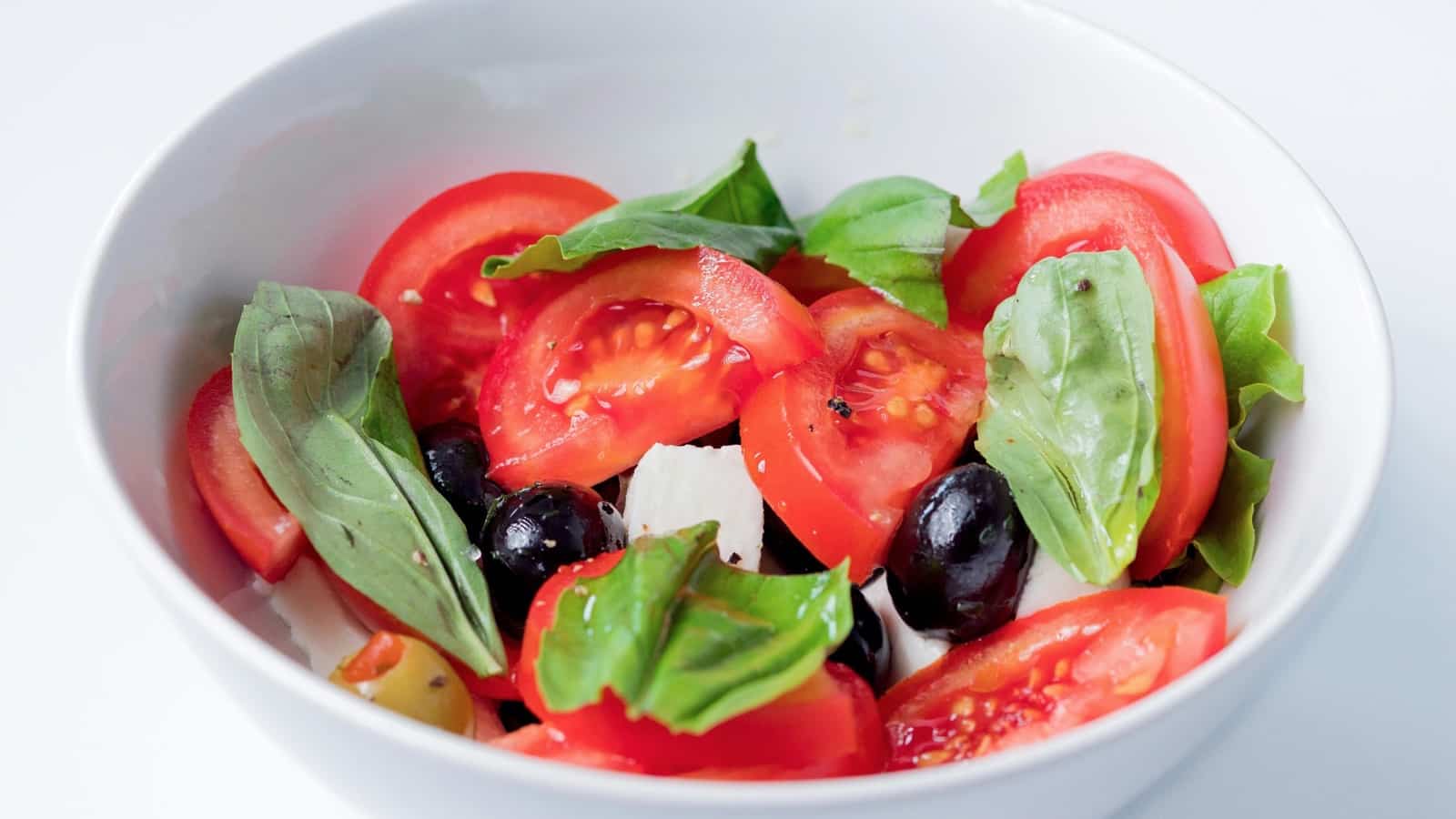 caprese salad pexels-groovelanddesigns-8177410resized
