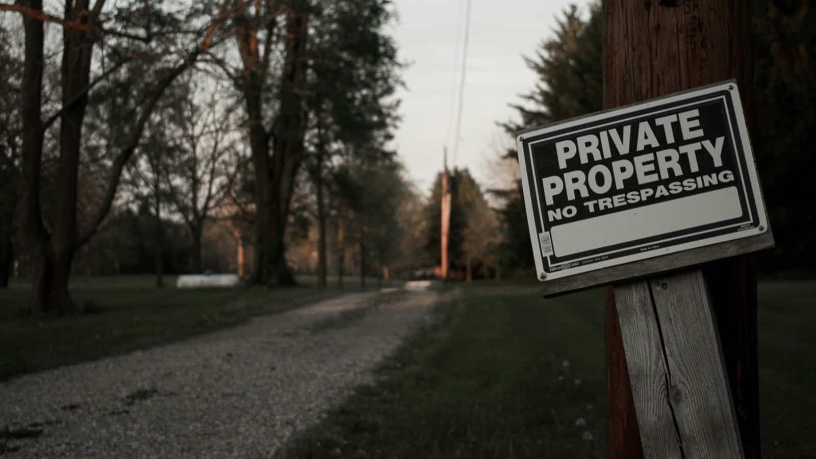 trespassing private property pexels-filip-szyller-264850247-12720997resized