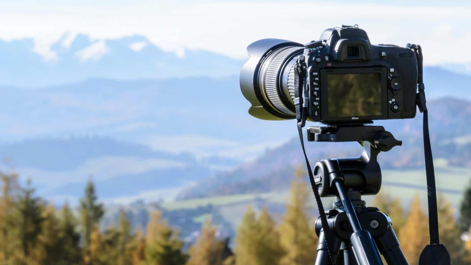 tripod camera photo pexels-wdnet-212372resized