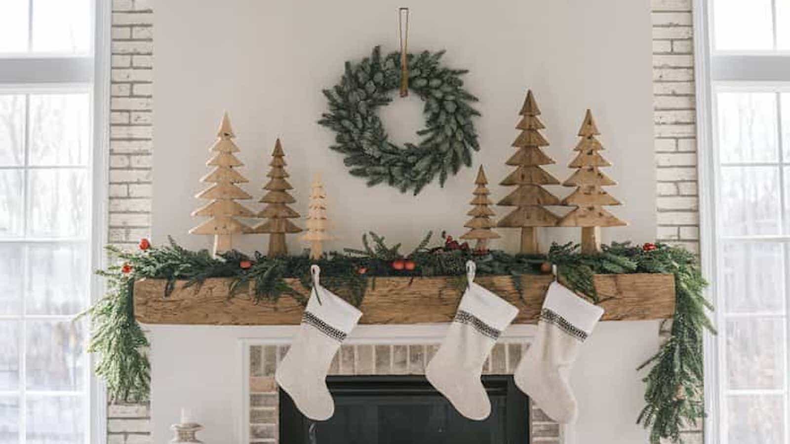 a-photo-of-a-large-modern-farmhouse-living-room-de-jvZNiud5Rs62N6z3R6nikg-Dy4_GcgWTHKETVh2LYTJSgneutral holiday decor