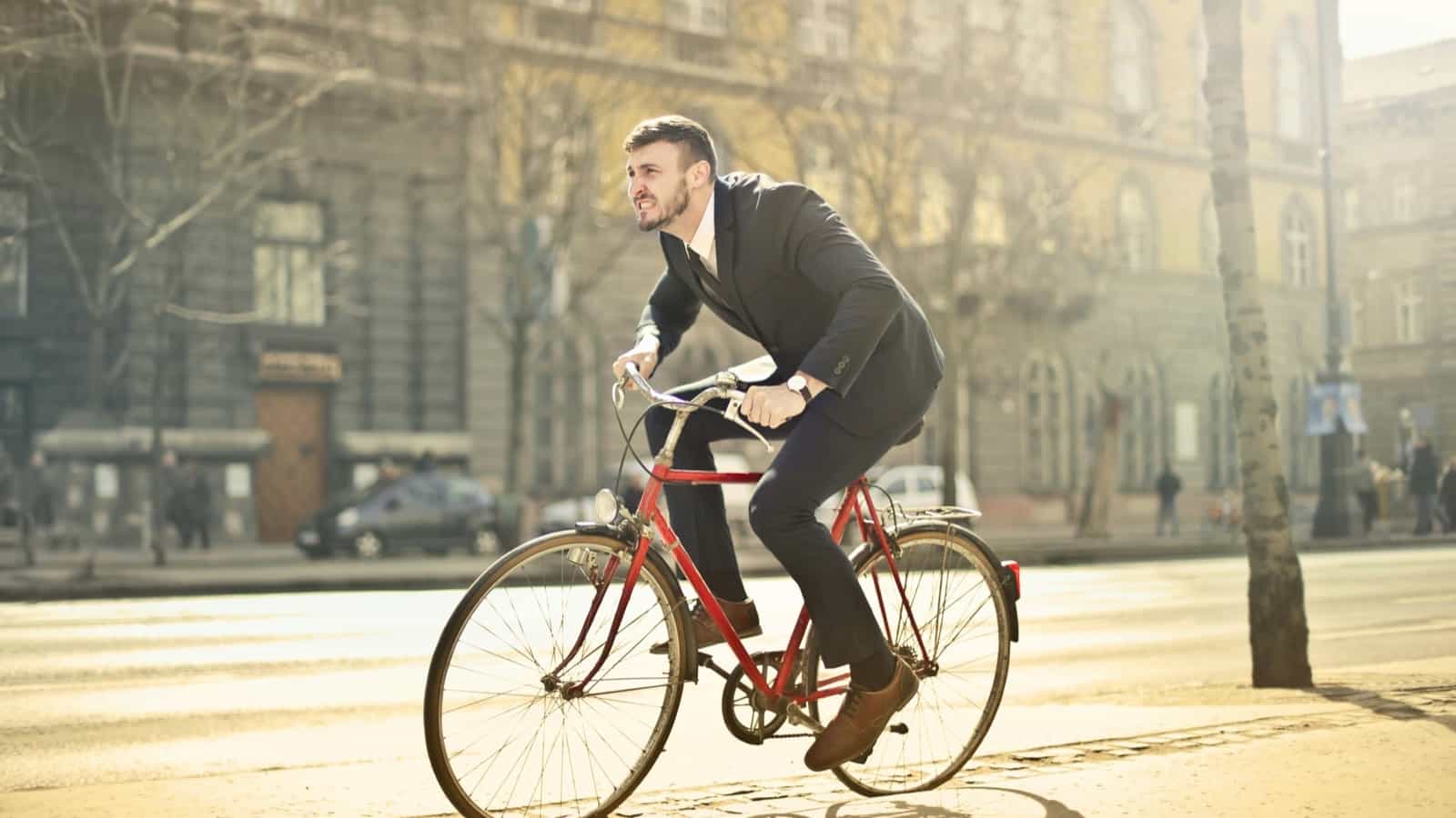 cyclist pexels-olly-1843752resized