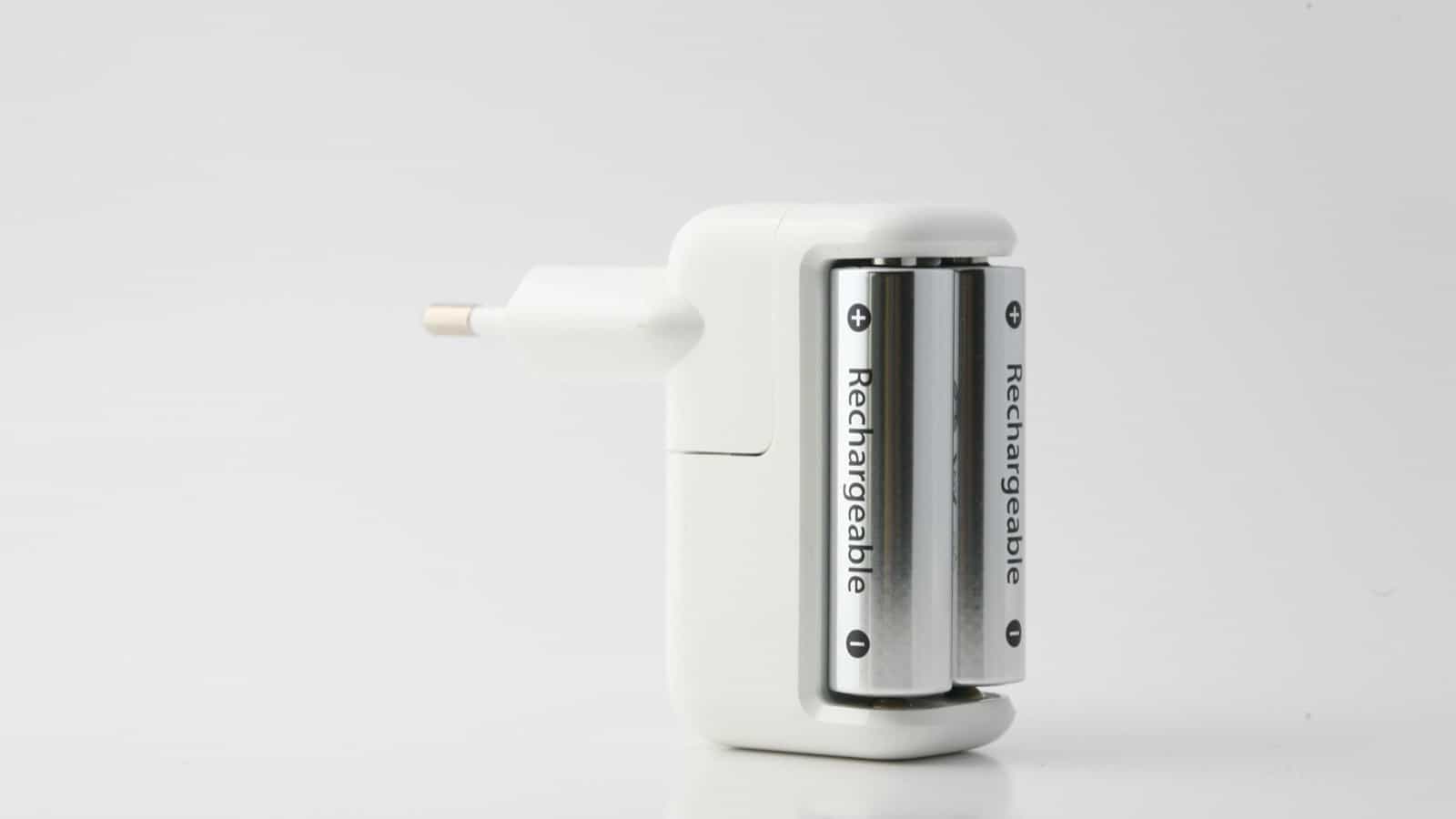 batteries charging plug pexels-wutthichai-charoenburi-553075115-19810747resized
