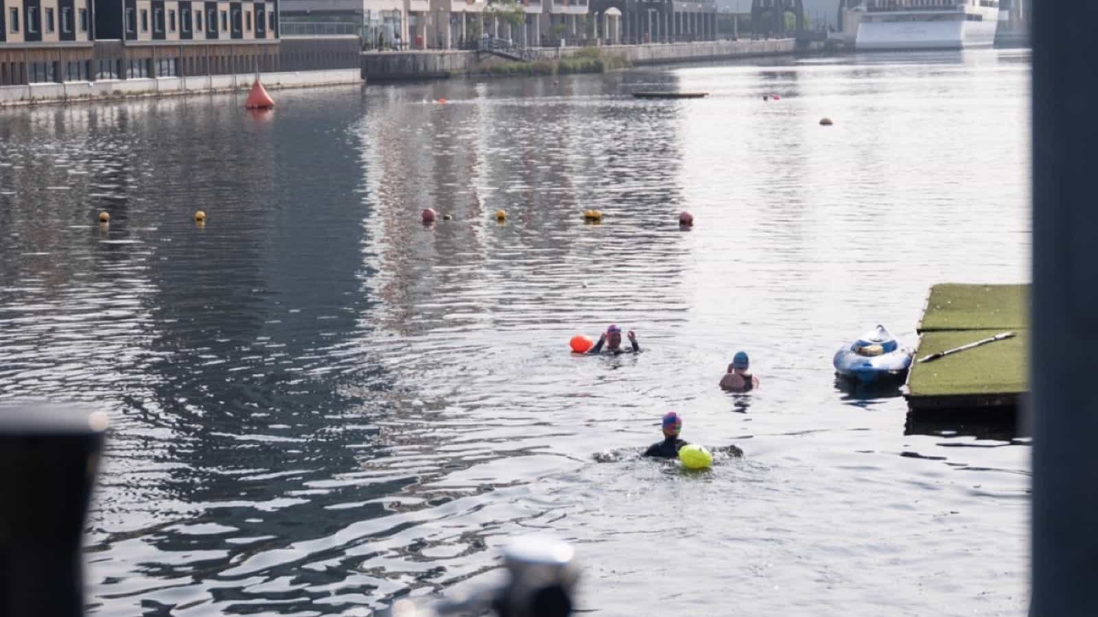 love opens london docks swimresized