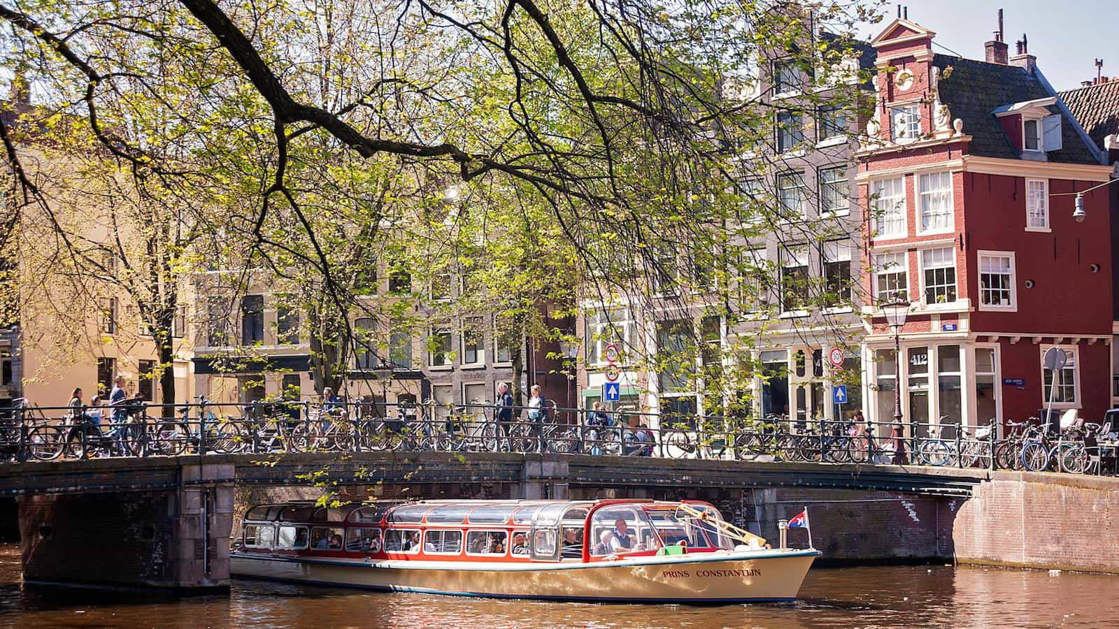 Amsterdam pexels-marceloverfe-16461595